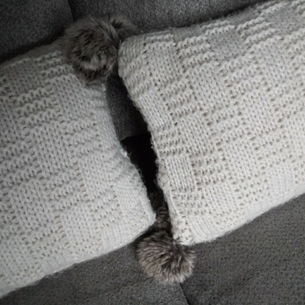 Pillows - Picture 2 of 6